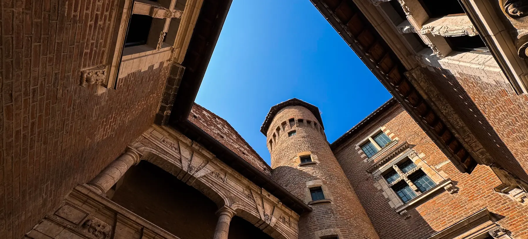 Architecture de brique rose toulousaine